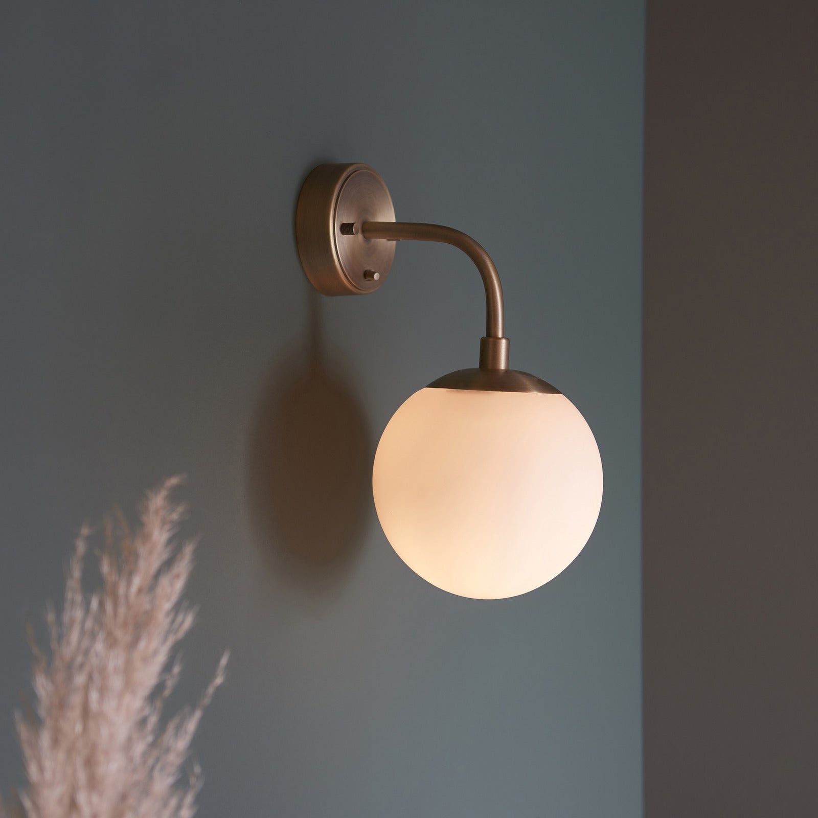 Kanata Wall Light