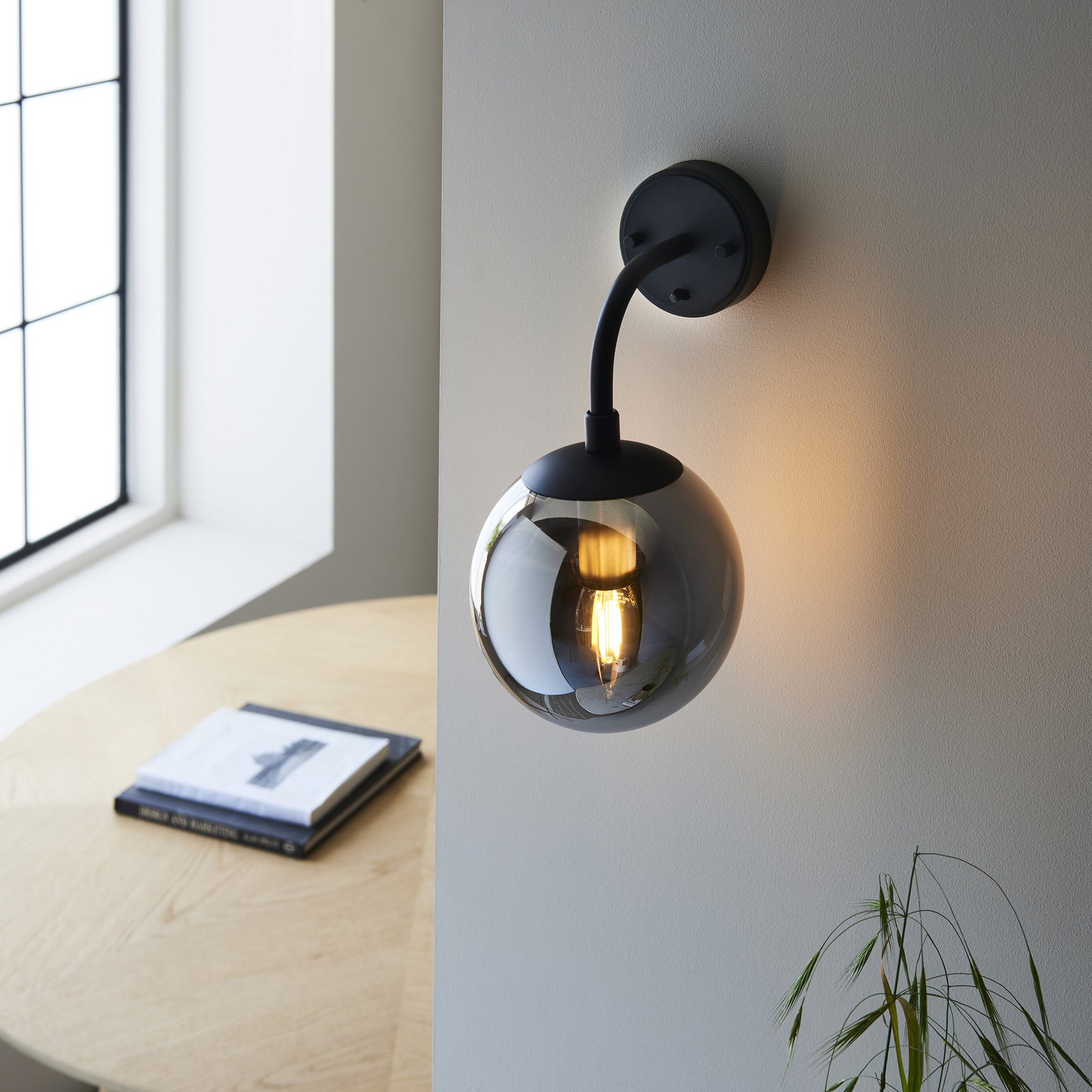 Kanata Wall Light