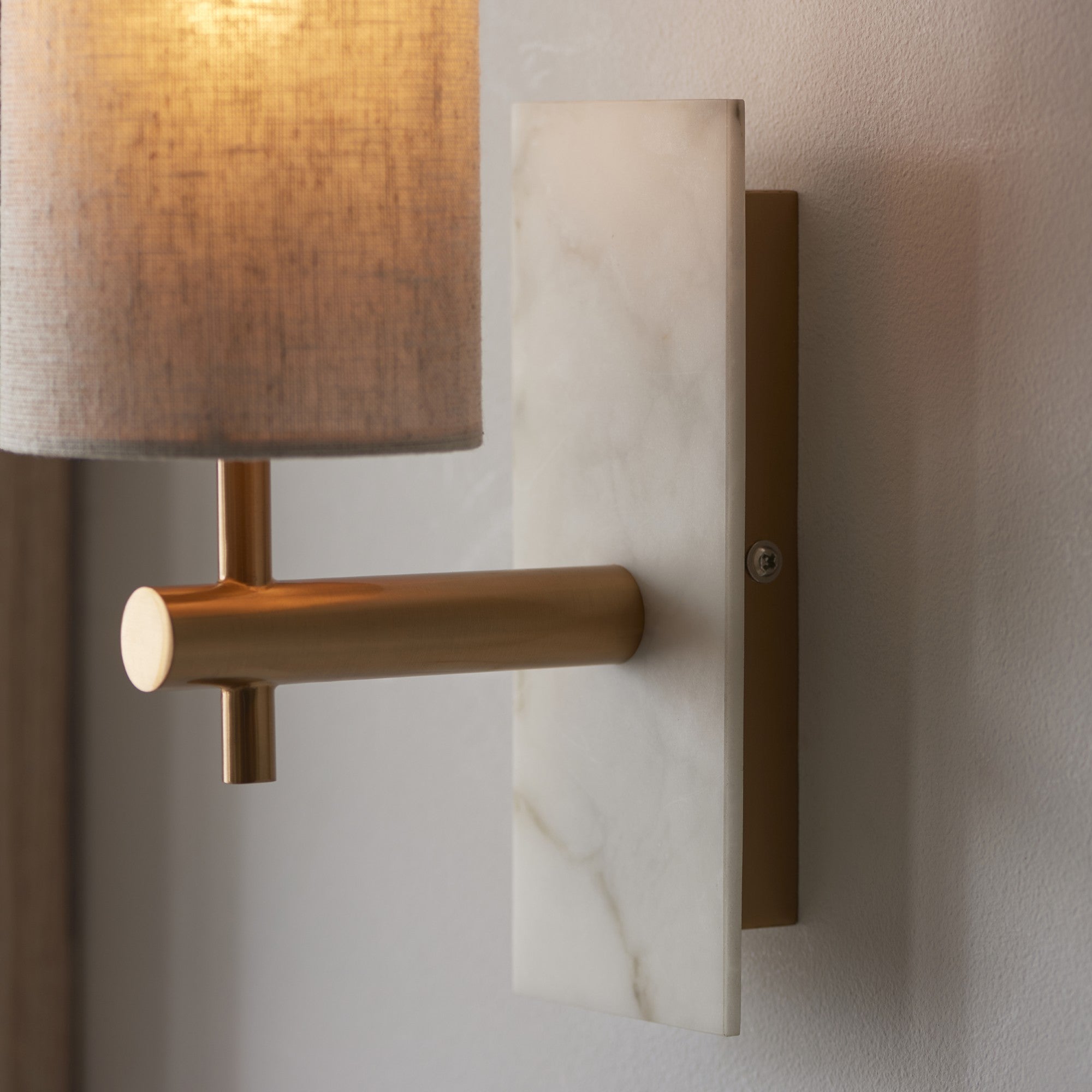 Mira Wall Light