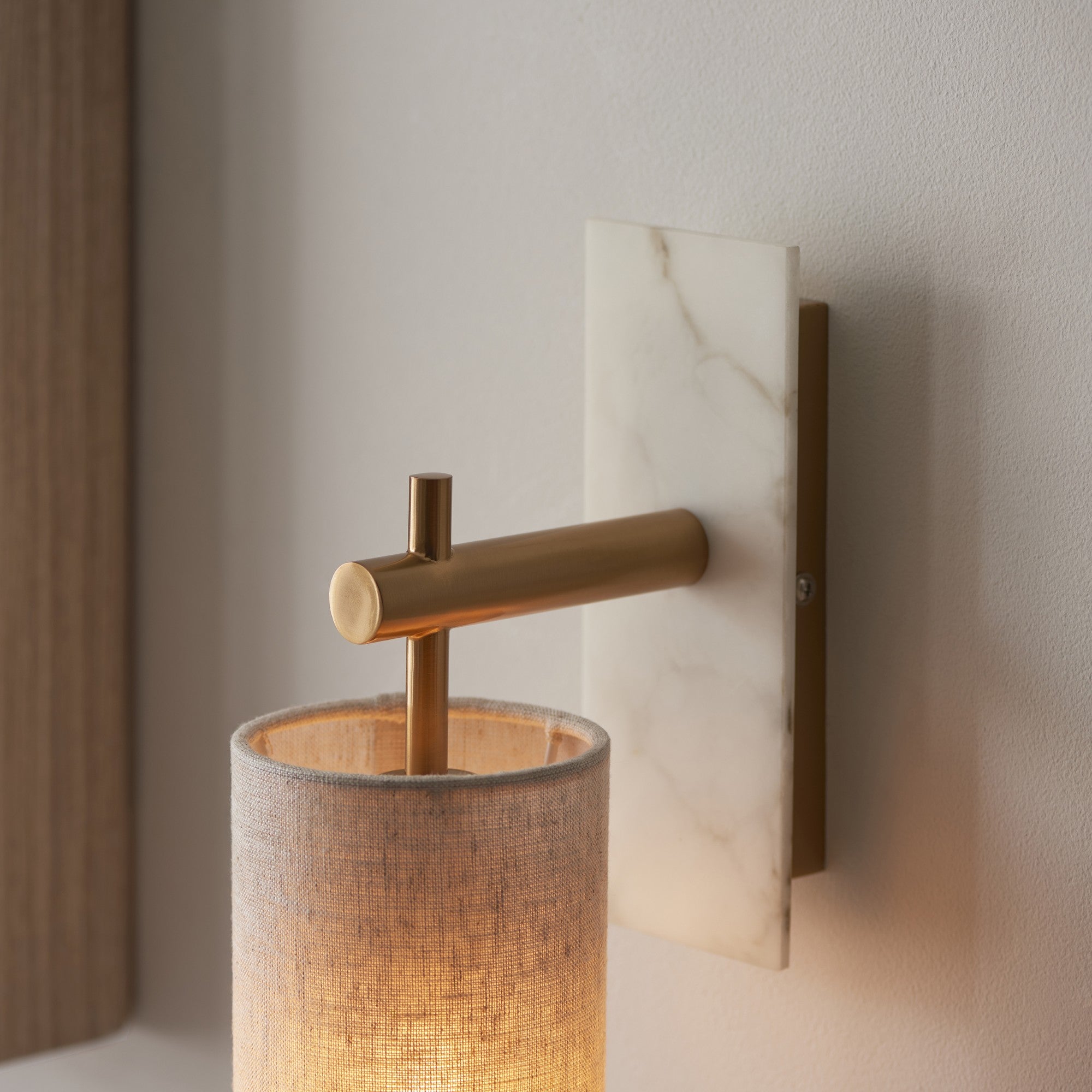 Mira Wall Light