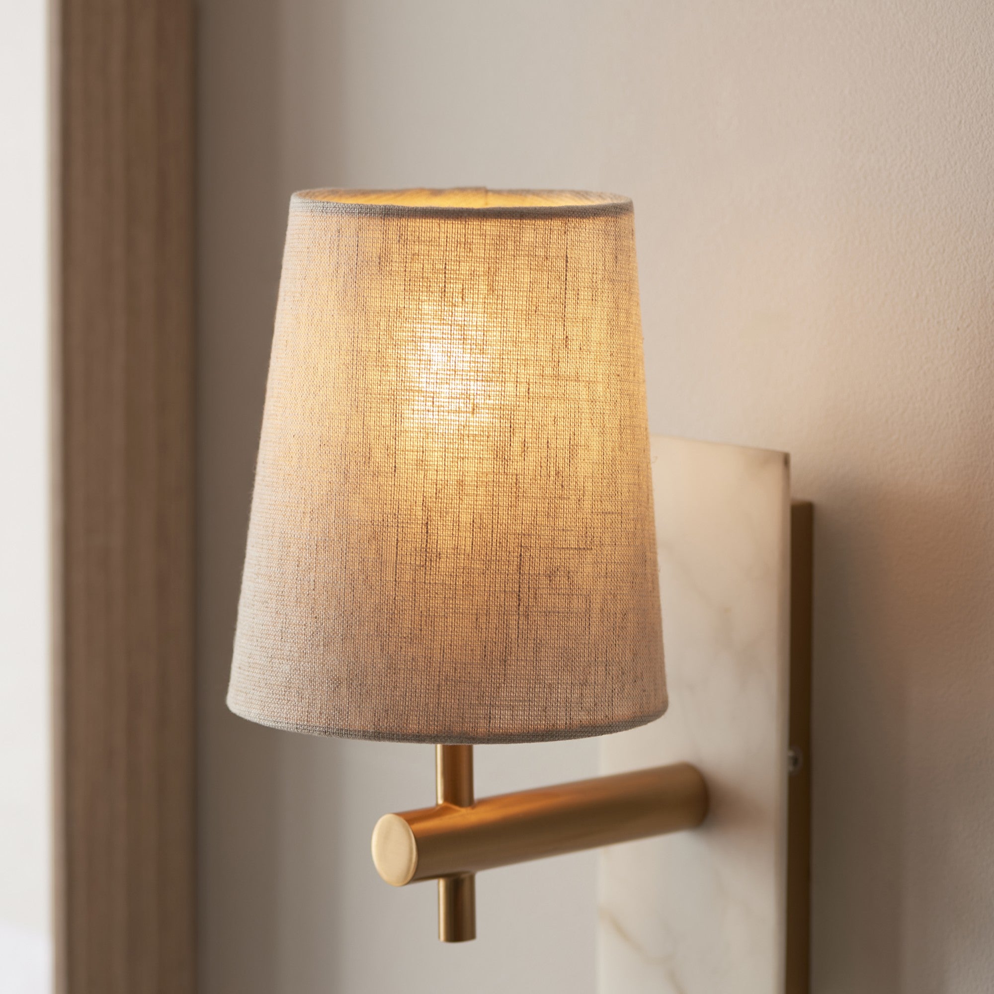 Mira Wall Light