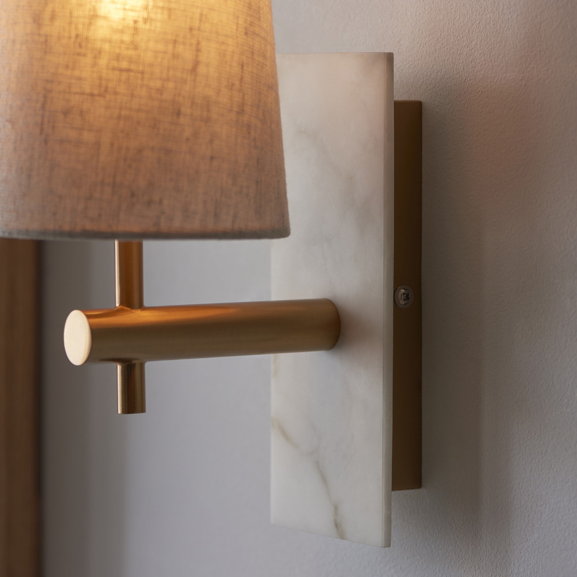 Mira Wall Light