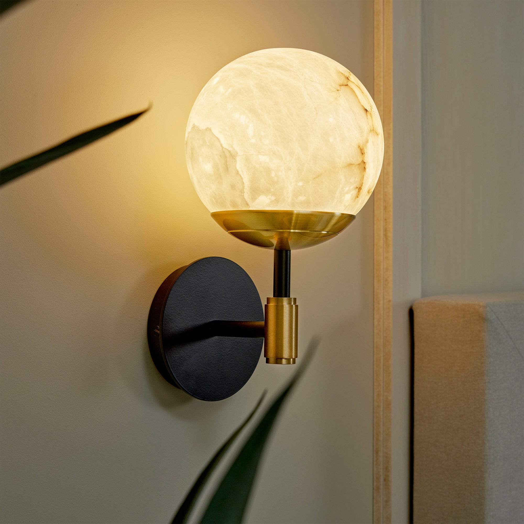 IO Single Wall Light