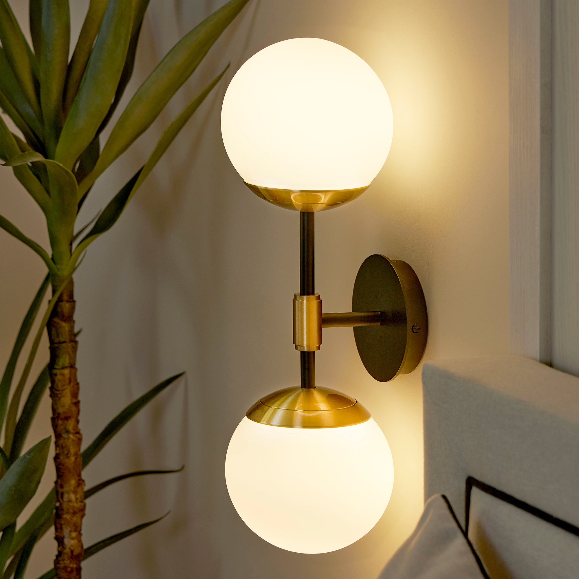 IO Twin Wall Light