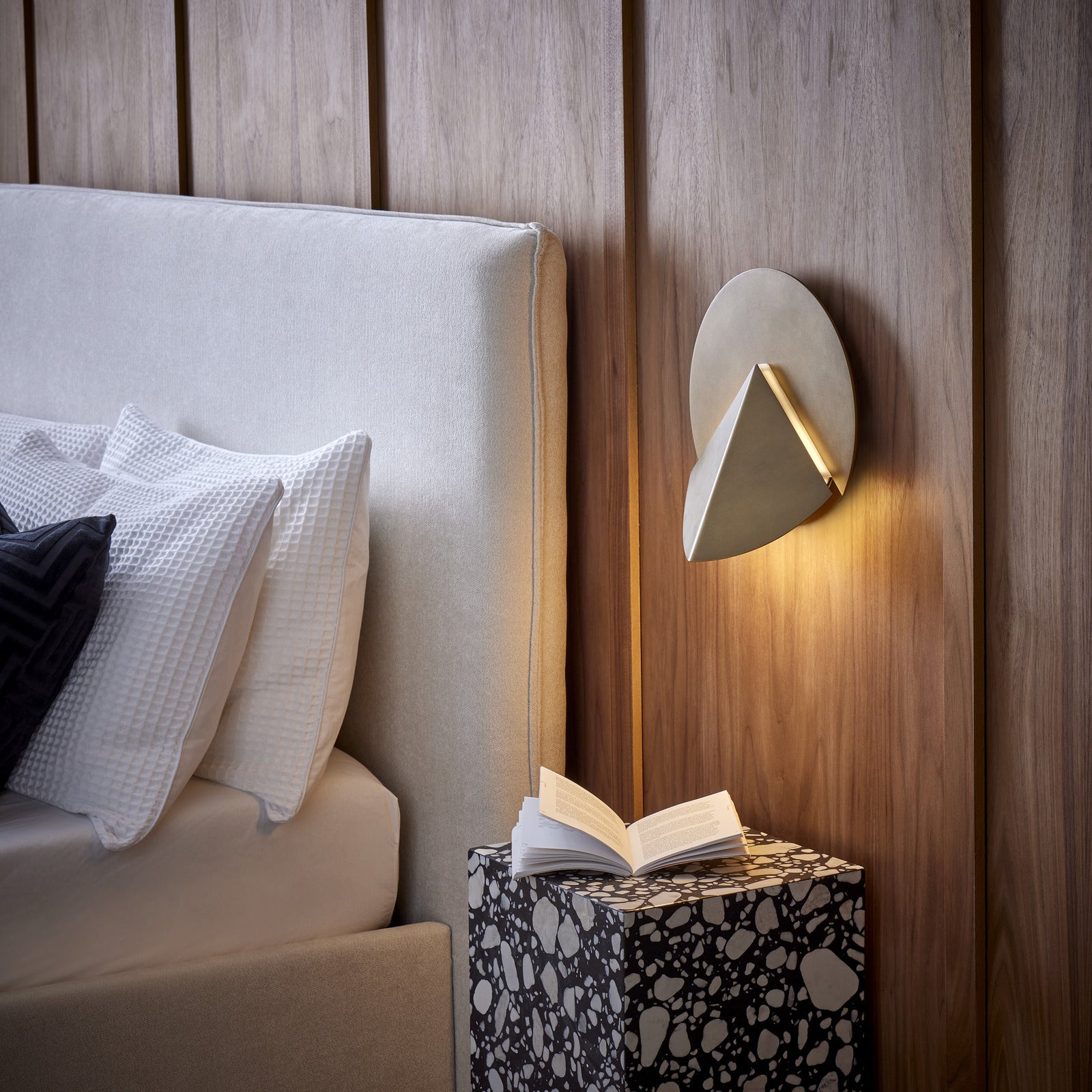 Sydney Wall Light