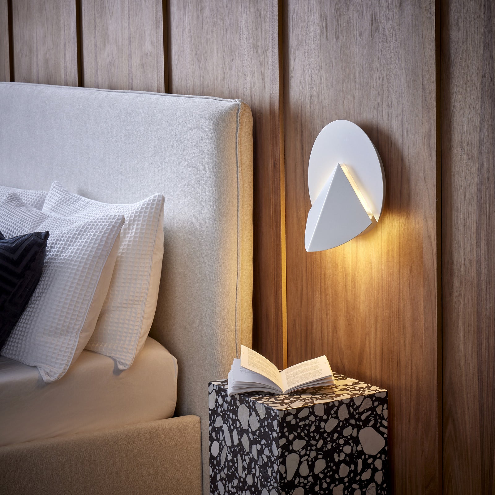 Sydney Wall Light