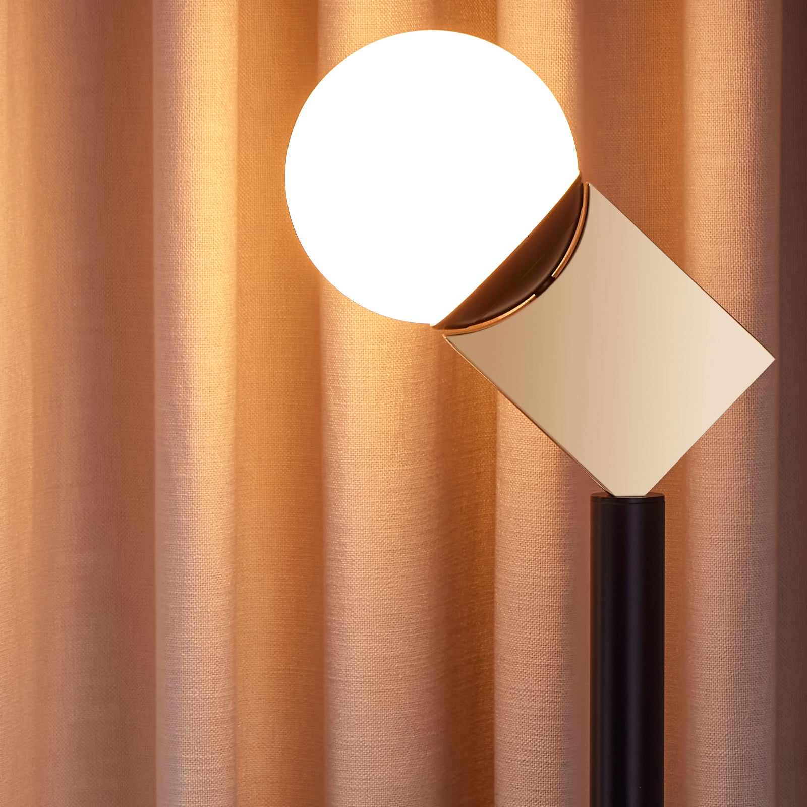 Faro Table Lamp