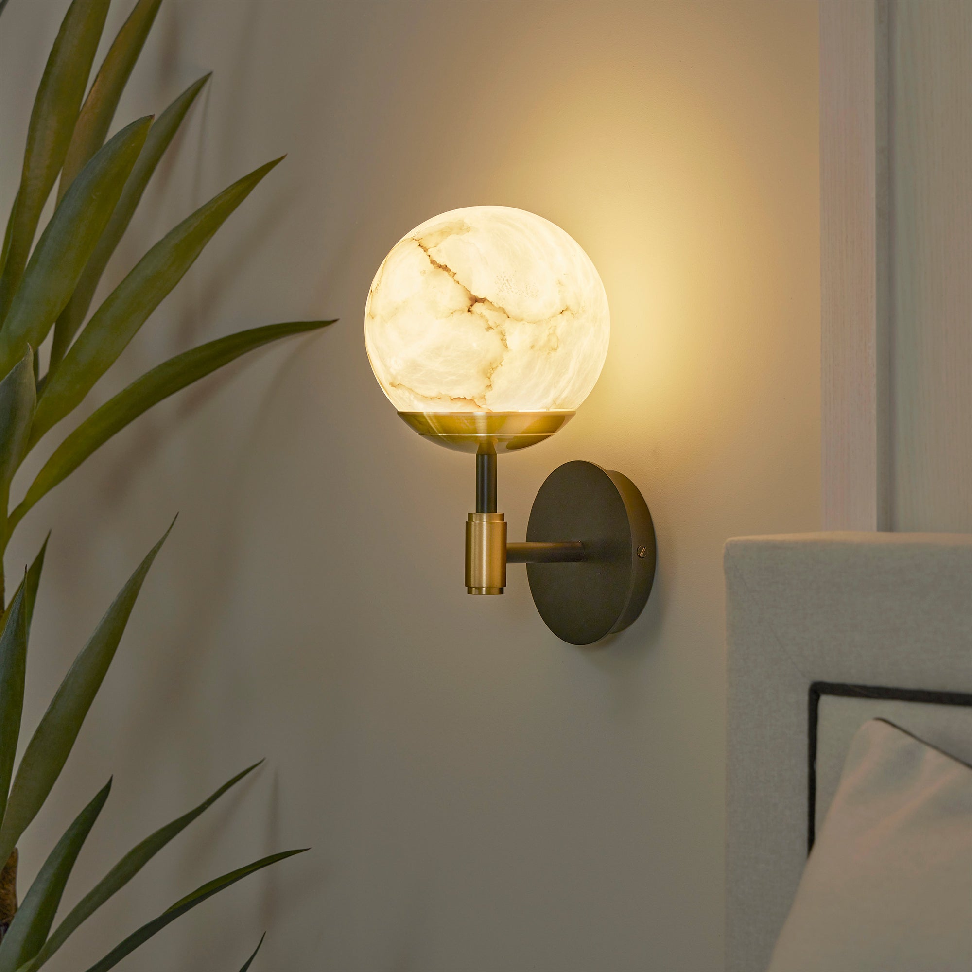 IO Single Wall Light