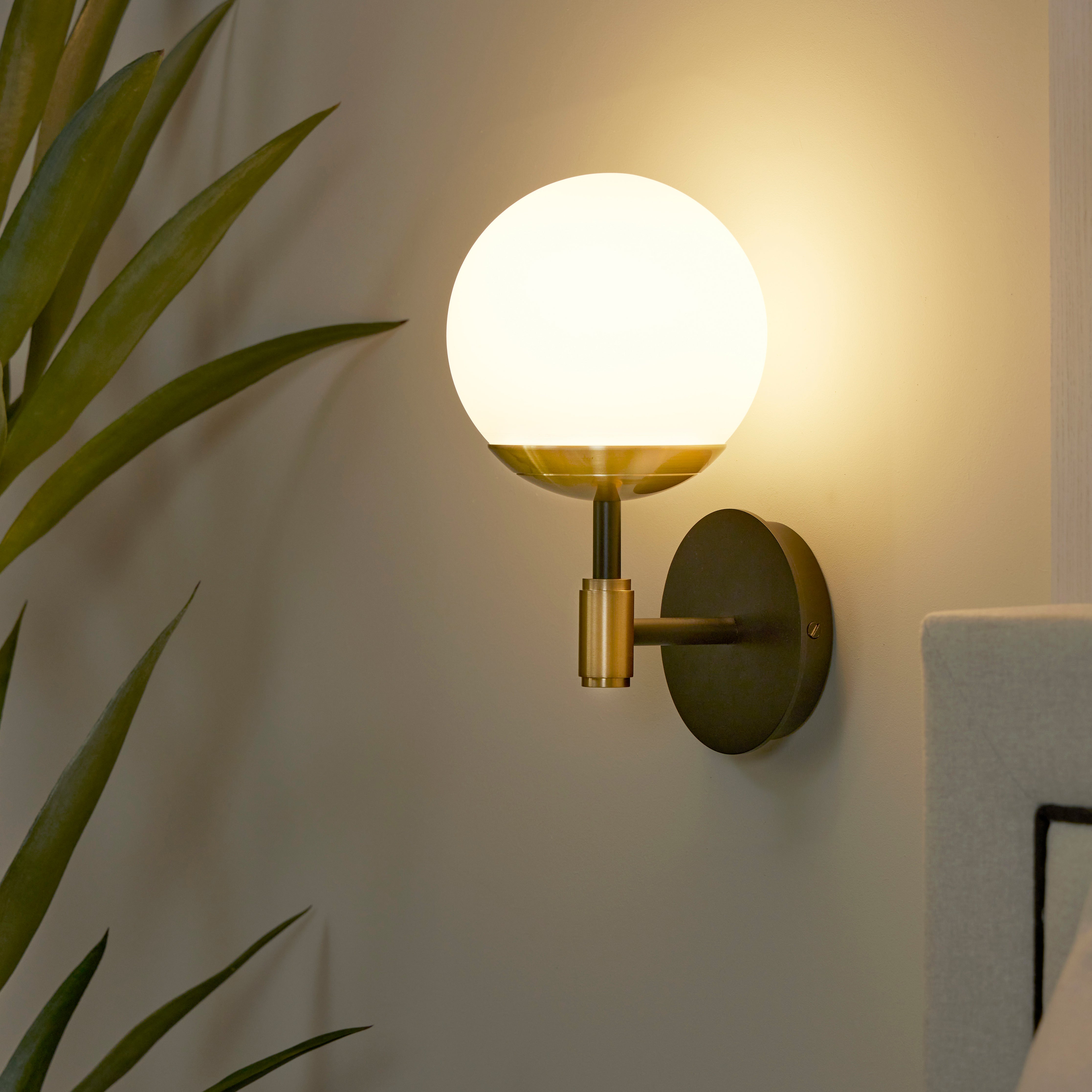 IO Single Wall Light