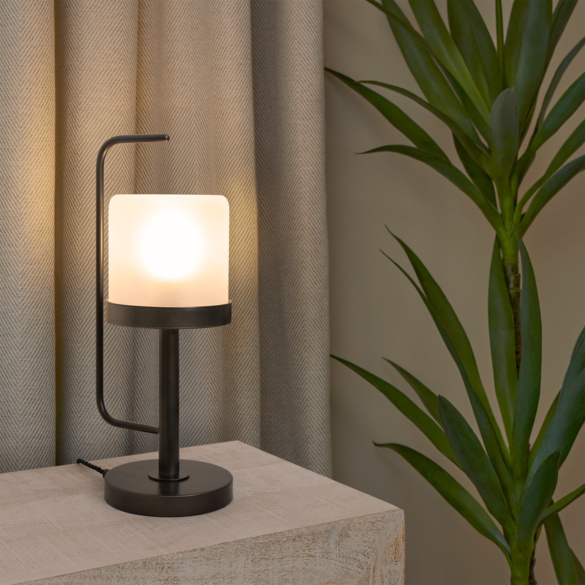 Salto Table Lamp